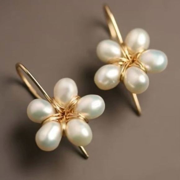 Nee Korean Trend Flower Shape Pearls Earrings For Women - Picture 3 of 3